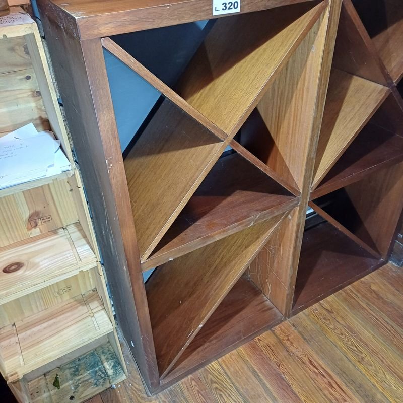 Estanteria en forma de X, medidas: 1,26m x 35cm x 1,30m - imagen 4