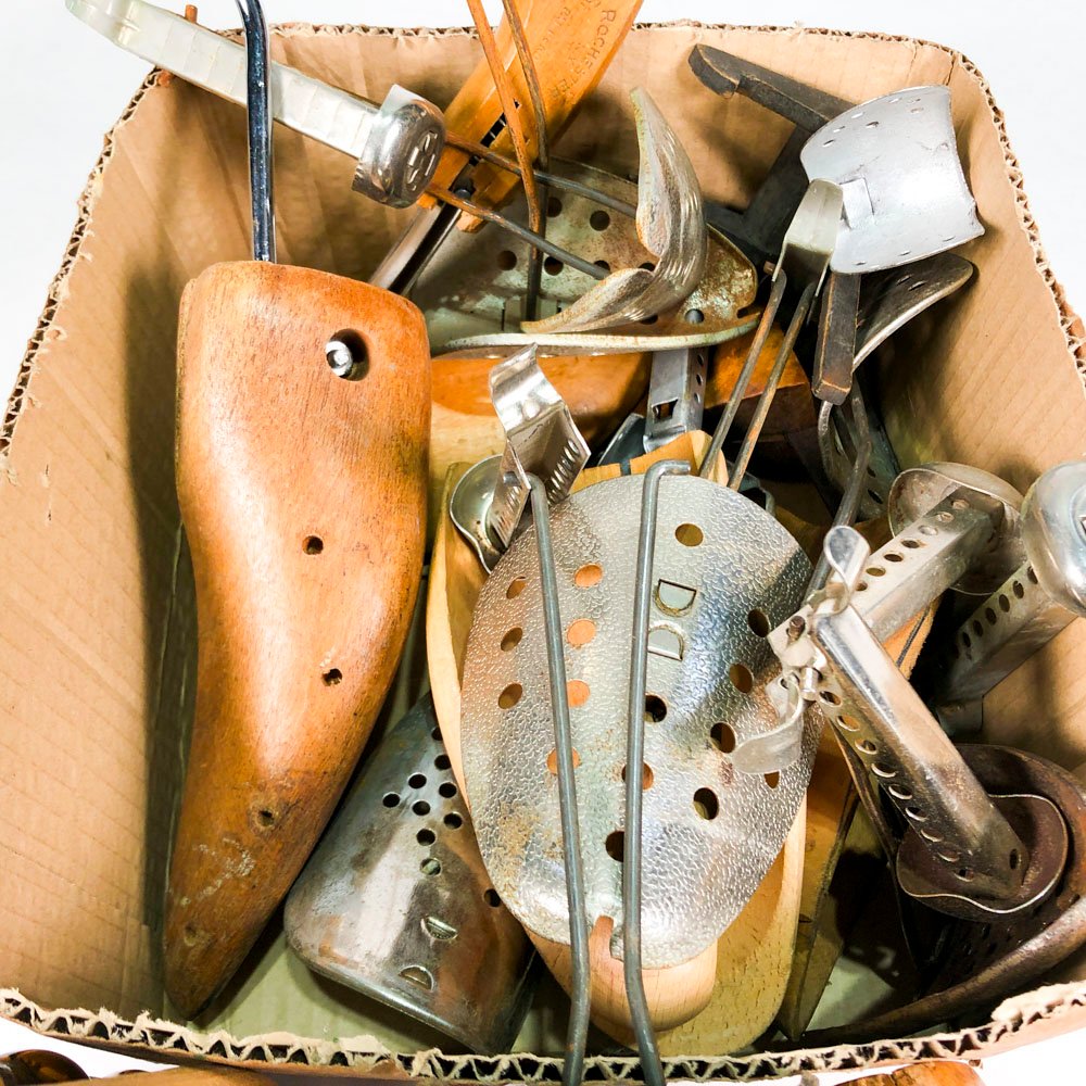 Herramientas de metal y madera para zapatero - imagen 3