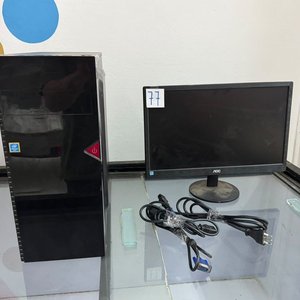 Lote siguiente: Monitor AOC y Torre de Computadora "NOC"