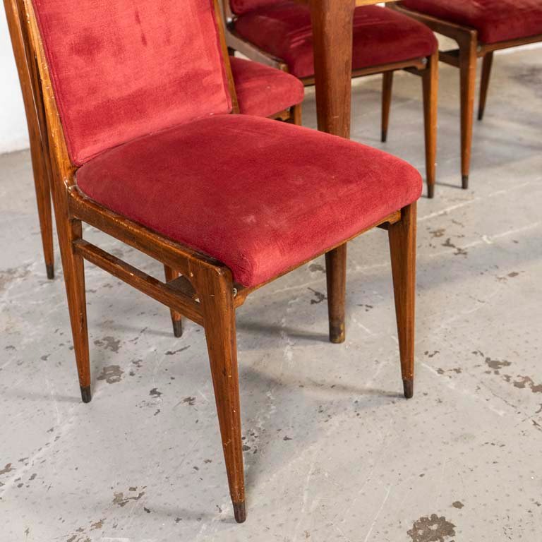 Mesa de comedor americana con sillas, tapa de vidrio y detalles en el lustre - imagen 2
