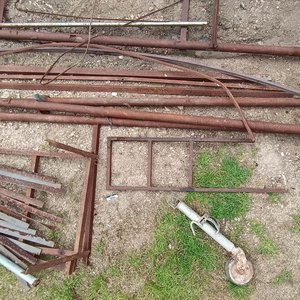 Lote de  estructuras de hierro Varios:  Barras, caños y perfiles metálicos de diferentes largos y secciones - imagen 2