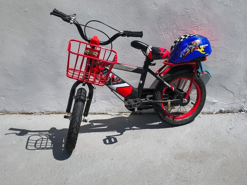 Bicicleta rodado 14 con casco igual a nueva - imagen 2