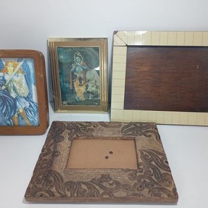 Lote anterior: Lote de 4 Marcos de Mesa: Madera, Metal y con Ilustraciones