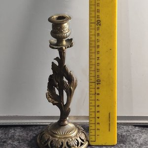 Lote anterior: Portavelas de Bronce con Diseño Floral y Base Ornamentada