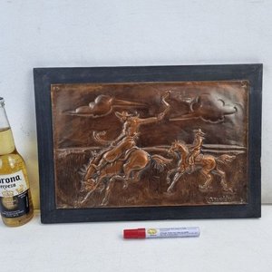 Cuadro Decorativo en Metal con Relieve: Escena Gauchesca de Domadores - imagen 2