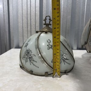Par de Lámparas Antiguas de Vidrio y Metal Dorado con Diseño Floral - imagen 7