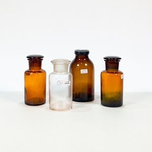 Lote anterior: Lote de 4 frascos de vidrio ámbar y hialino para farmacia