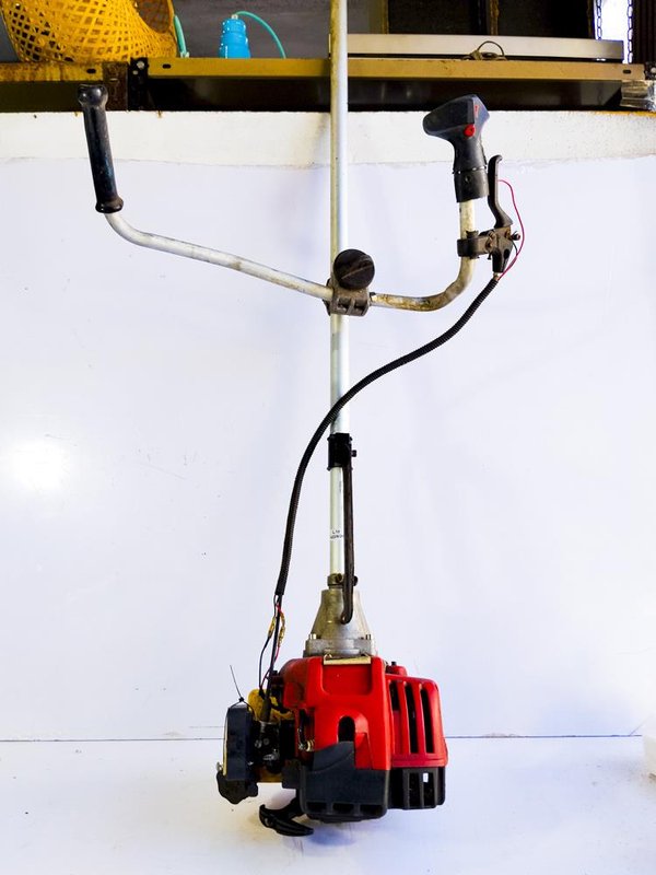 Bordeadora a Nafta GTB 5222U con Carretel