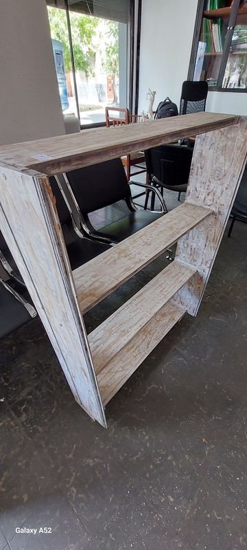 Lote siguiente: Estante biblioteca en madera en buen estado