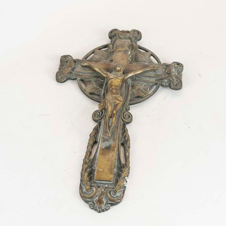 Lote anterior: Crucifijo de bronce con figura de Jesús