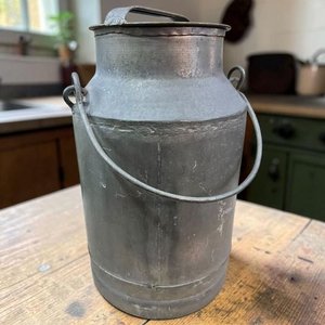 Tarro Lechero Antiguo de Chapa Galvanizada con Tapa y Asa - imagen 1