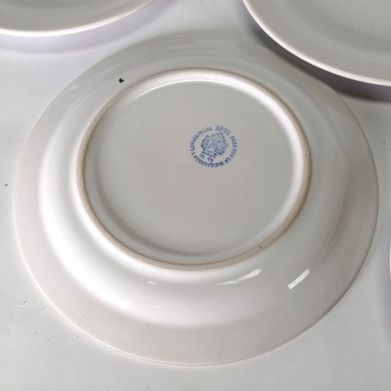 Platos de porcelana con logo de La Casa Violeta - imagen 3