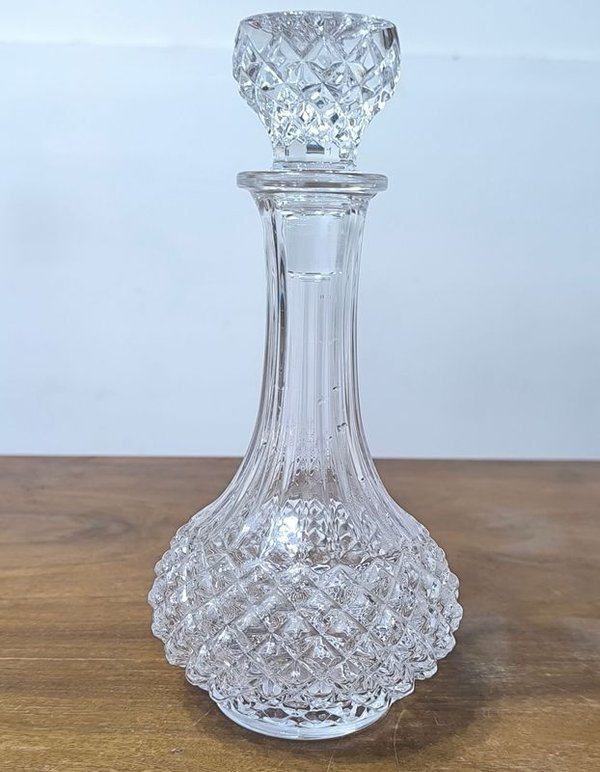Licorera de vidrio tallado con diseño de punta de diamante - imagen 1