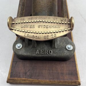Inflador Inglés Antiguo "The Aerograph Co. Ltd." de Hierro, Bronce y Madera - imagen 10