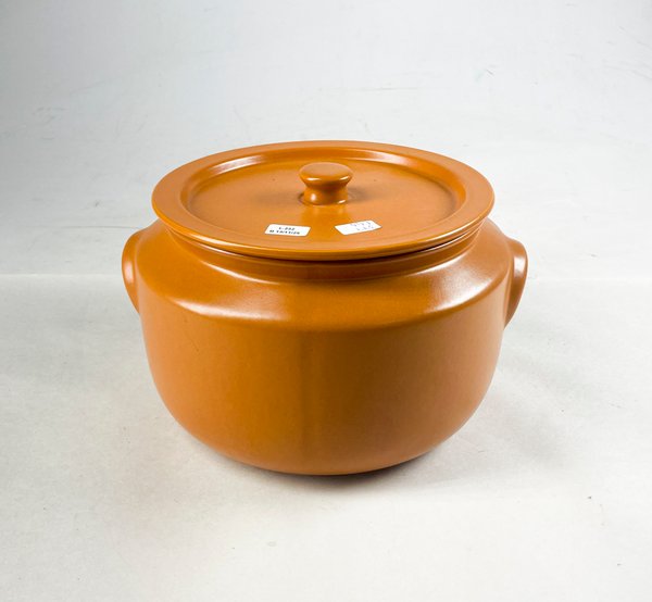 Olla cerámica marrón para decoración