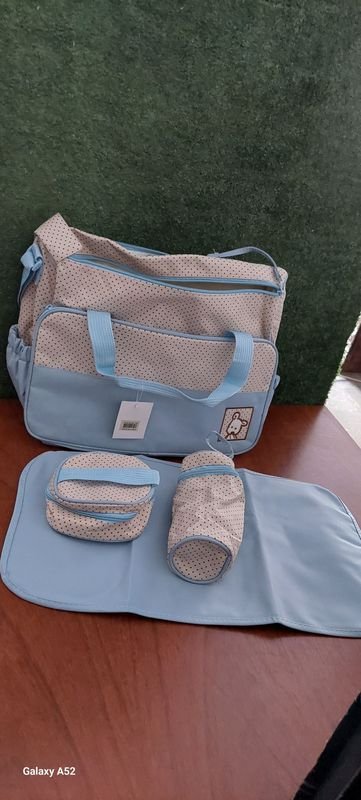 Lote anterior: Bolsos para bebés con accesorios