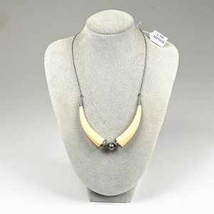 Cadena de Plata con Colmillos de Marfil y Detalle Metálico - imagen 2