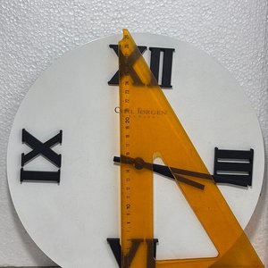 Lote de Relojes, Carteles Decorativos y Letrero Luminoso - imagen 7