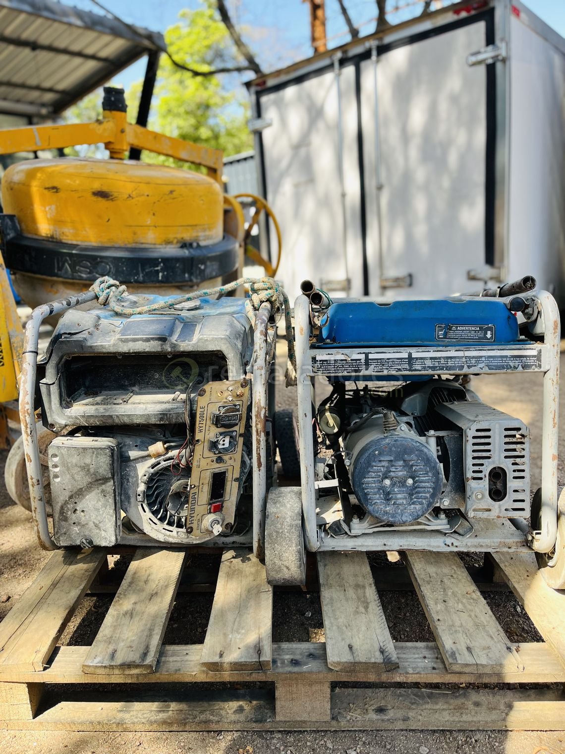 Generador Eléctrico Hyundai y Mezcladora de Cemento