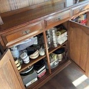 Juego de Comedor y Aparador de Cerejeira con Repujado y Vidrio - imagen 15