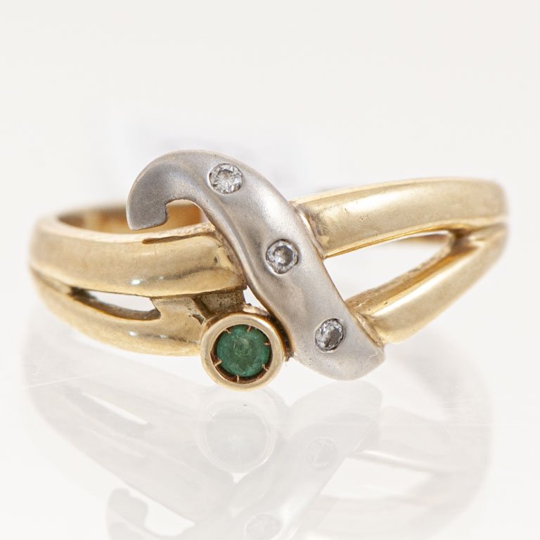 Lote anterior: Anillo de oro con esmeralda y brillantes