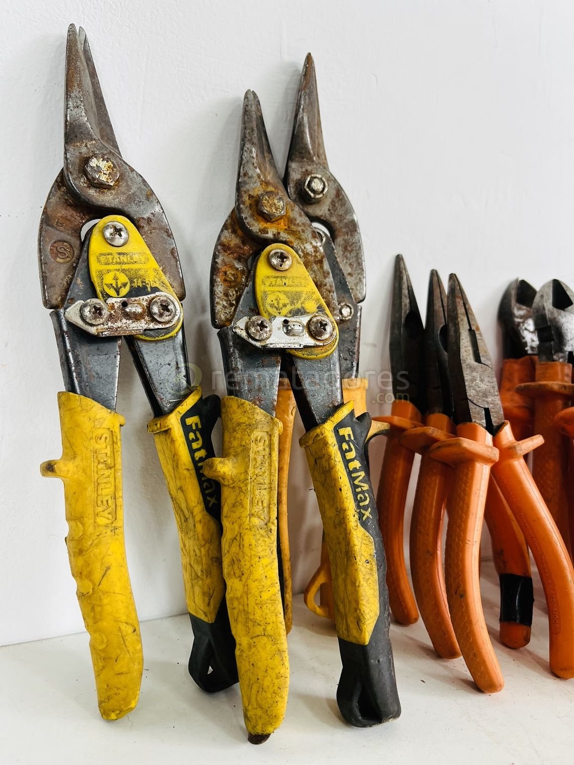 Lote de Tijeras de Lata y Alicates Stanley