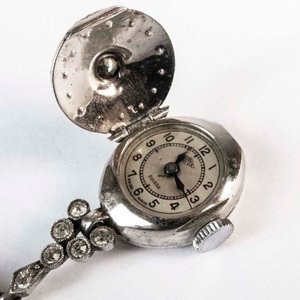 Prendedor de Plata con Reloj y Piedras - imagen 2