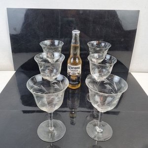 Juego de 6 Copas Antiguas de Vidrio Grabado con Diseño Floral - imagen 3