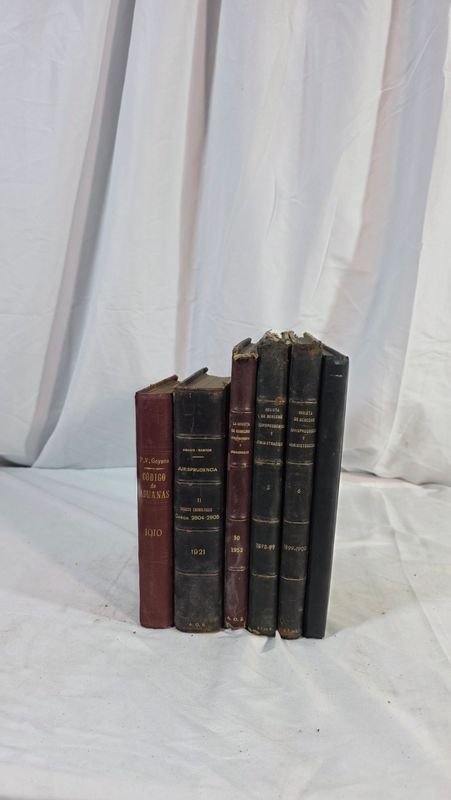Lote de 7 Libros Antiguos de Tapa Dura