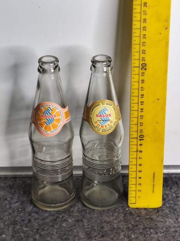 Dos Botellas Antiguas Salus Pomelo y Naranja