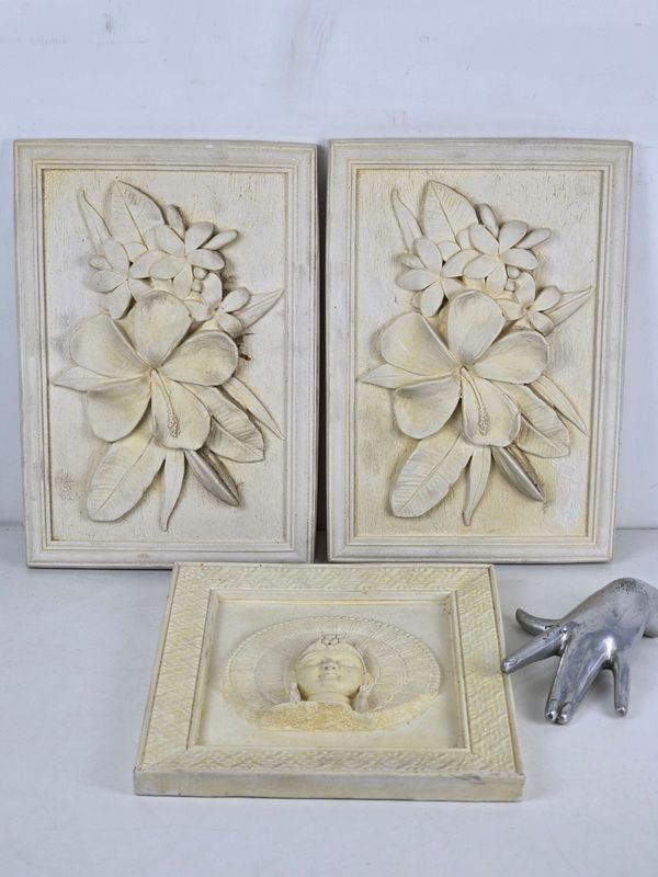Tres Cuadros Decorativos en Relieve: Florales y Figura Oriental