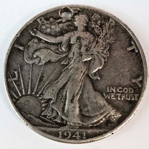 Lote siguiente: Moneda de Plata "Walking Liberty" 1/2 Dólar de EE.UU. 1941 con Perforación
