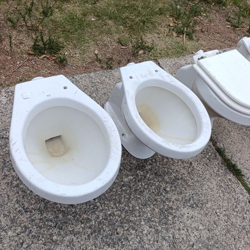 Vajillas de loza marca Deca en mal estado - imagen 2