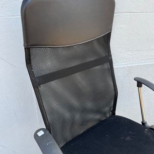 Silla de Oficina Negra con Base de Acero Cromado - imagen 4