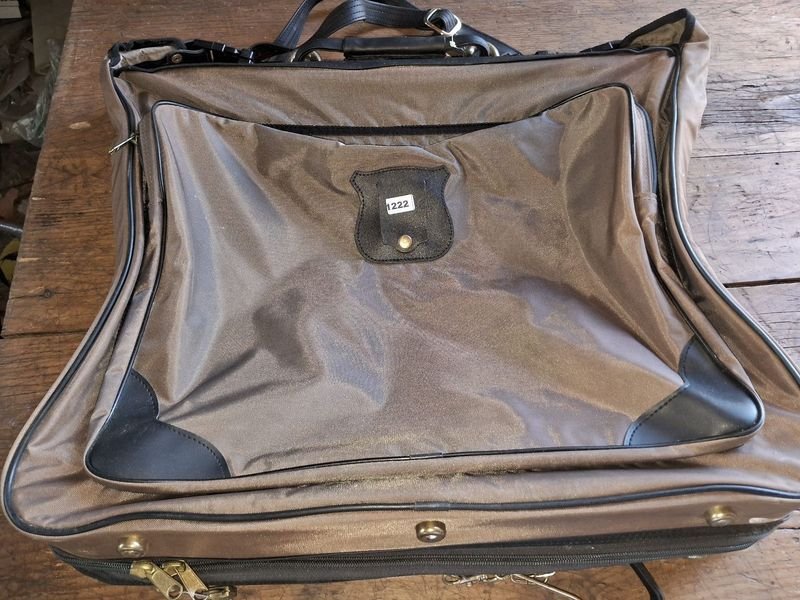 Lote anterior: Bolsos de viaje con cierre y manija