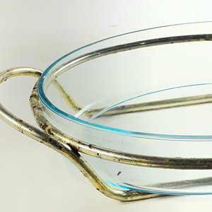 Fuente oval en vidrio con soporte y tapa de metal de 30 x 21 cm - imagen 3