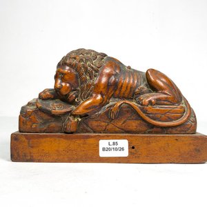 Lote anterior: Figura de León Recostado en Madera Tallada