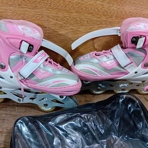 Par de Patines en Línea Rosados Talla Ajustable - imagen 4