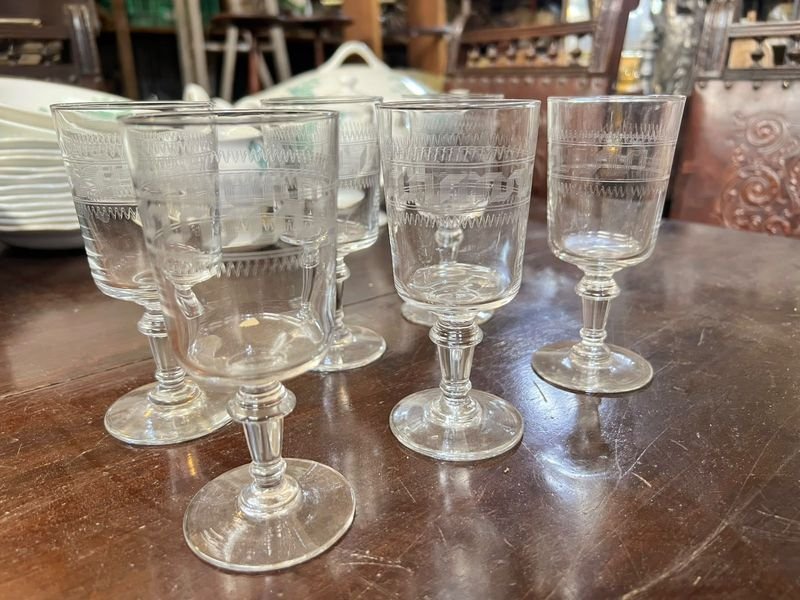 Juego de 6 Copas Antiguas de Vidrio con Grabado Geométrico