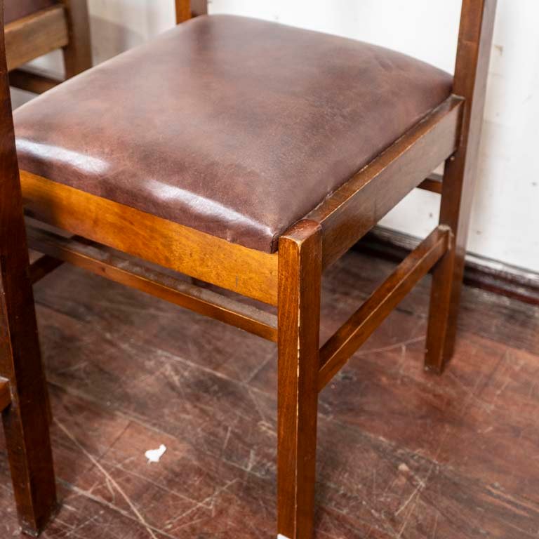 Sillas de madera tapizadas en cuerina, Delfino Alvarez - imagen 3