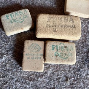 Lote de Gomas de Borrar Funsa Escolares y Artículos Navideños - imagen 2