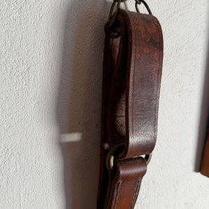 Par de Estribos de Montar en Bronce y Cuero - imagen 5