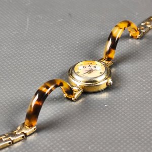 Lote de 3 Relojes de Dama: Vivani Nacarado, Casio Dorado y Casio Cuero - imagen 3