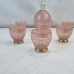 Elegante Juego de Licorera y 6 Copas de Cristal con Diseño de Red Roja y Bases Doradas - imagen 3