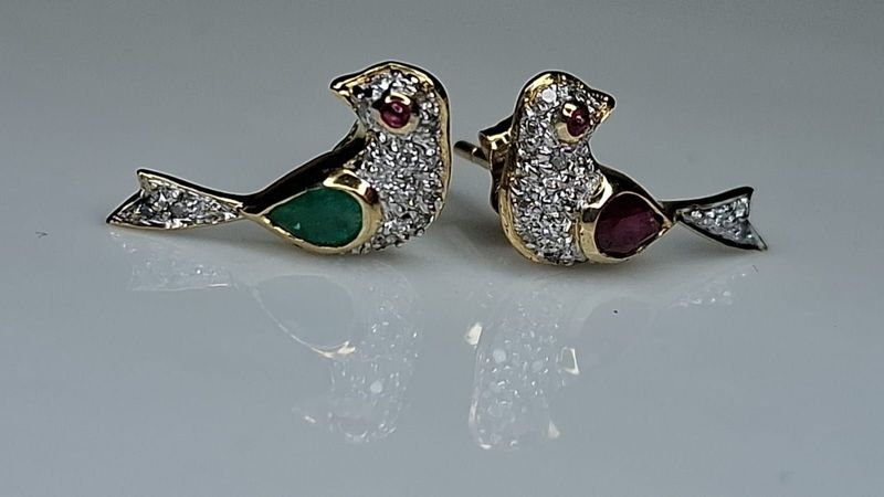 Re lindas las caravanas para niñas con rubi y Esmeralda en oro 14k - imagen 6