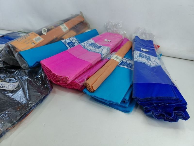 Lote de Papel Crepe y Celofan en Excelente Condición - imagen 8