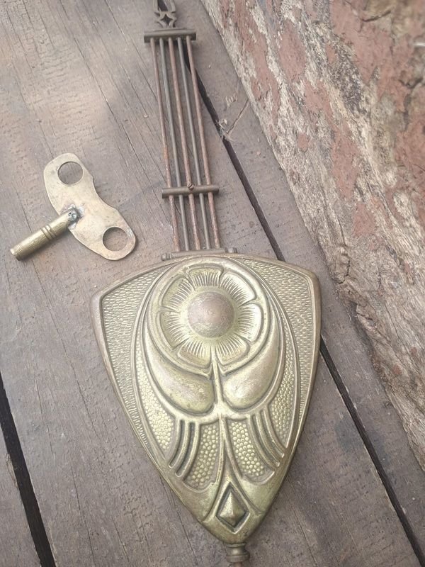 Péndulo y Llave de Cuerda para Reloj de Pared Antiguo Art Nouveau