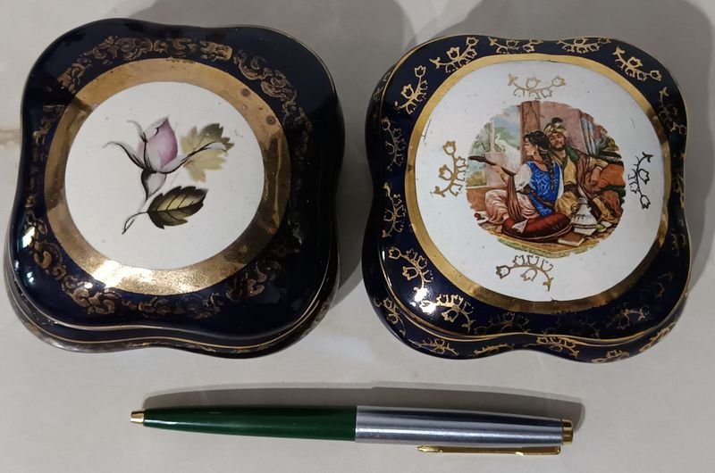 Lote anterior: Despojadores/alhajeros de cerámica con tapa, color azul cobalto