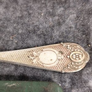 Lote de 7 Tenedores Antiguos con Detalles Ornamentales - imagen 4