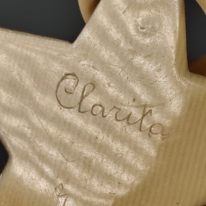 Estrella de colgar en celuloide con diseño de angel en relieves, Medida: 9.5cm - imagen 4